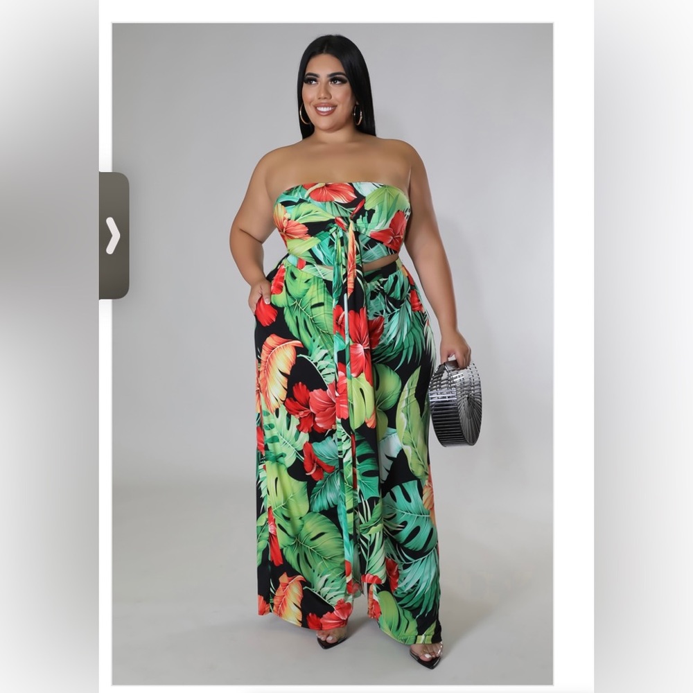 Plus size two piece tropical set